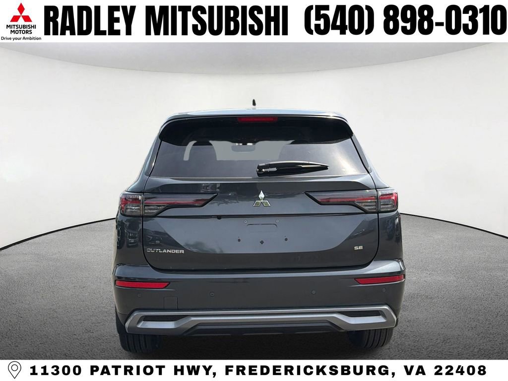 New 2026 Mitsubishi Outlander SE image 3