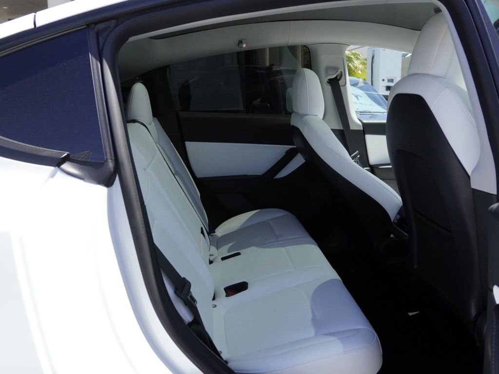 Used 2022 Tesla Model Y Performance AWD/4WD image 16