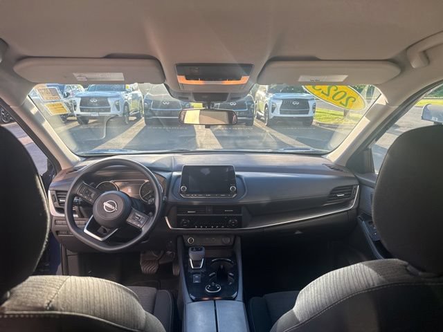 Used 2023 Nissan Rogue SV AWD/4WD image 12