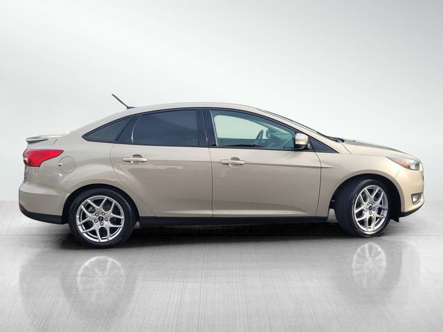 Used 2015 Ford Focus SE w/ Equipment Group 201A image 3