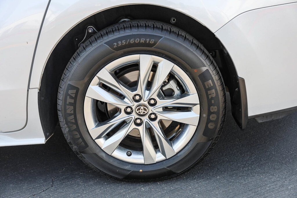 Used 2024 Toyota Sienna XLE w/ XLE Plus Package AWD/4WD image 34