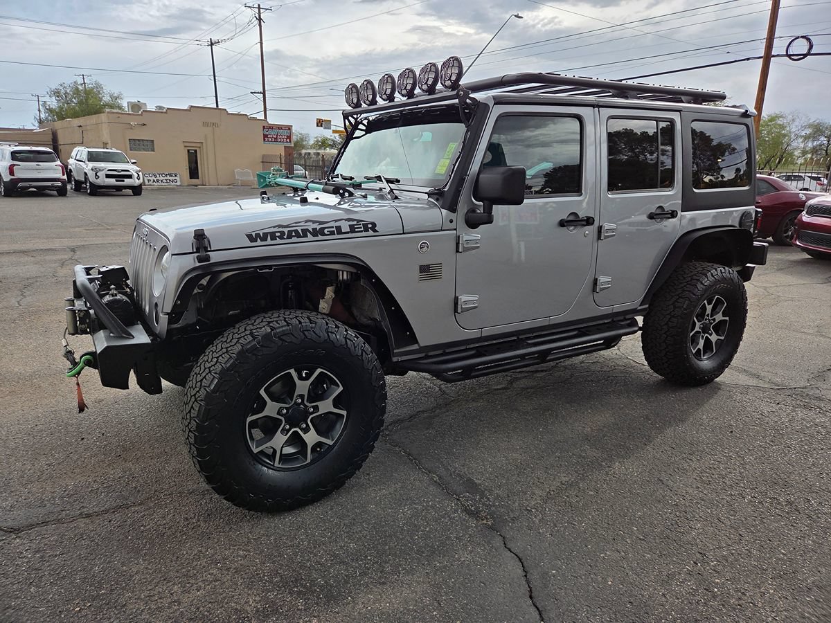 Used 2018 Jeep Wrangler Unlimited Sahara w/ Connectivity Group AWD/4WD image 22