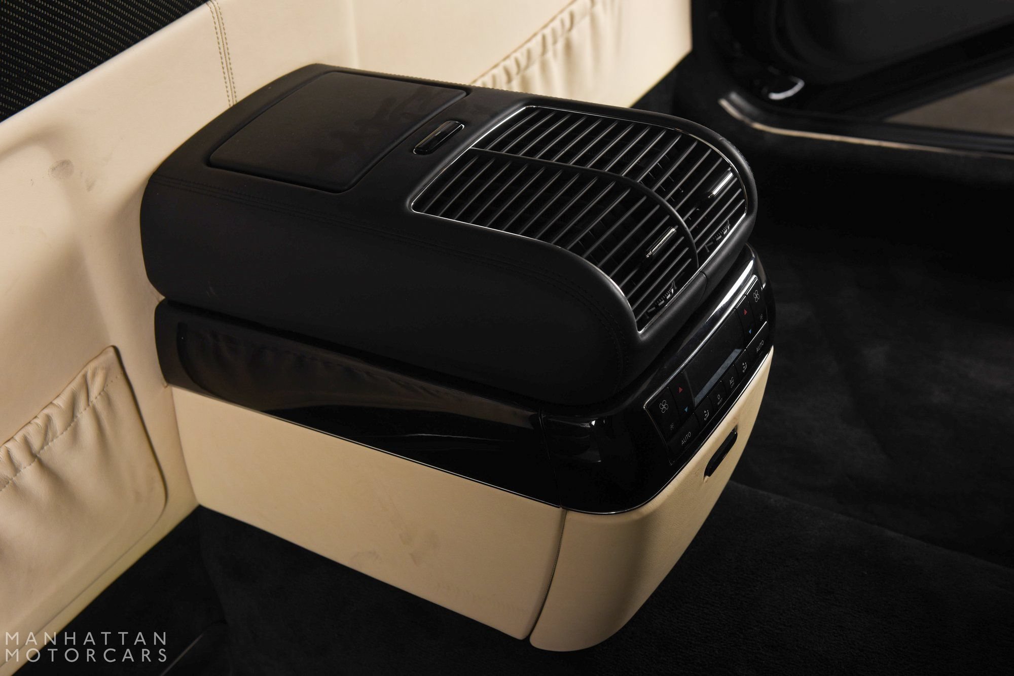 Used 2009 Maybach 62 S RWD image 23