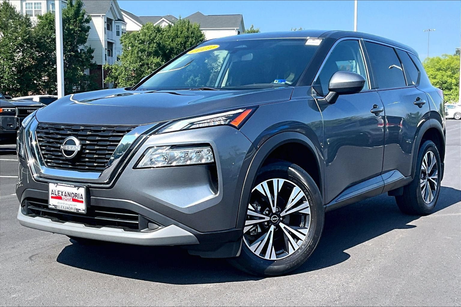 Used 2023 Nissan Rogue SV AWD/4WD image 1