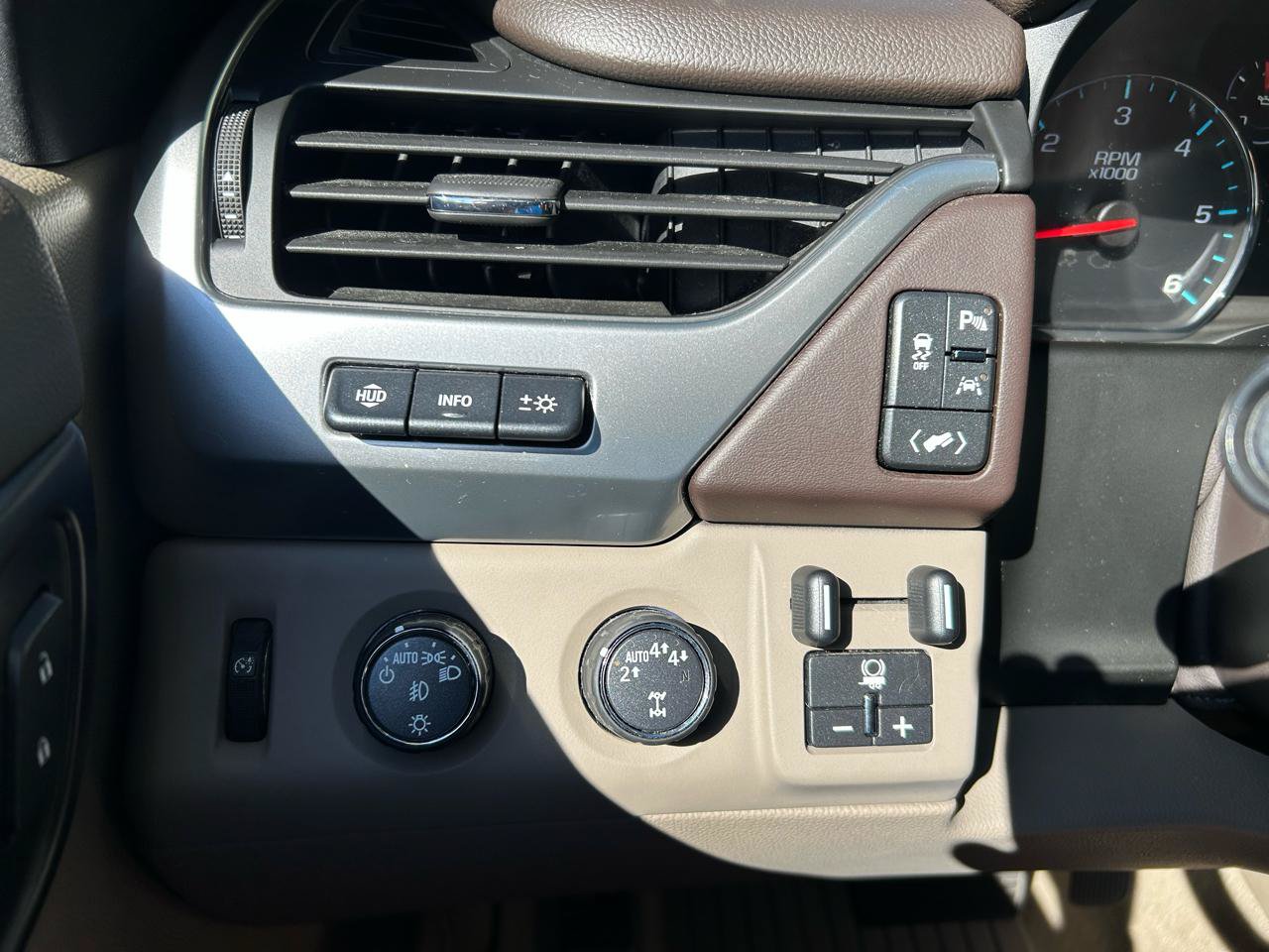 Used 2019 Chevrolet Tahoe Premier AWD/4WD image 14