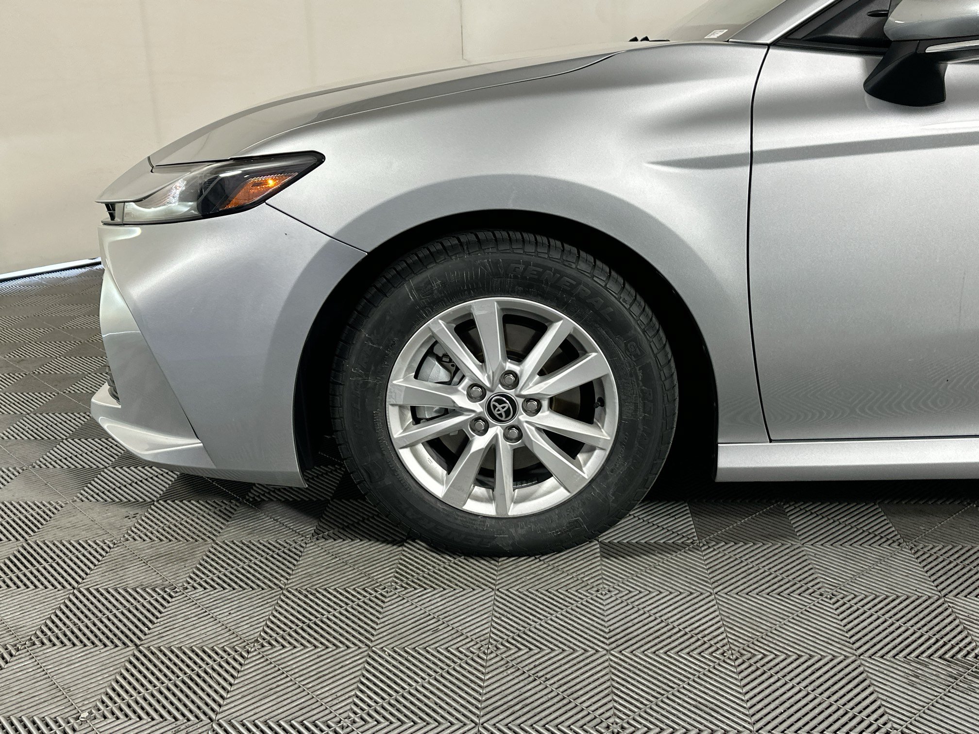 Used 2025 Toyota Camry LE w/ Convenience Package FWD image 11
