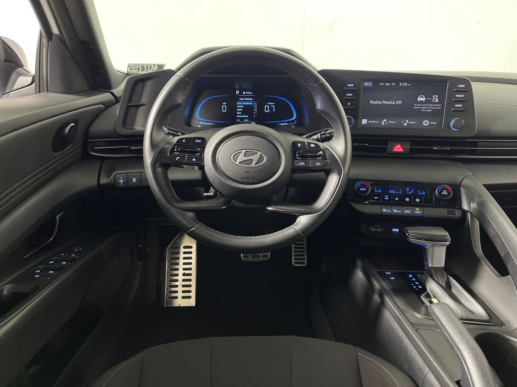 Certified 2025 Hyundai Elantra Sport image 15