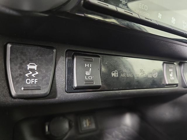 Used 2023 Toyota RAV4 XLE Premium image 25