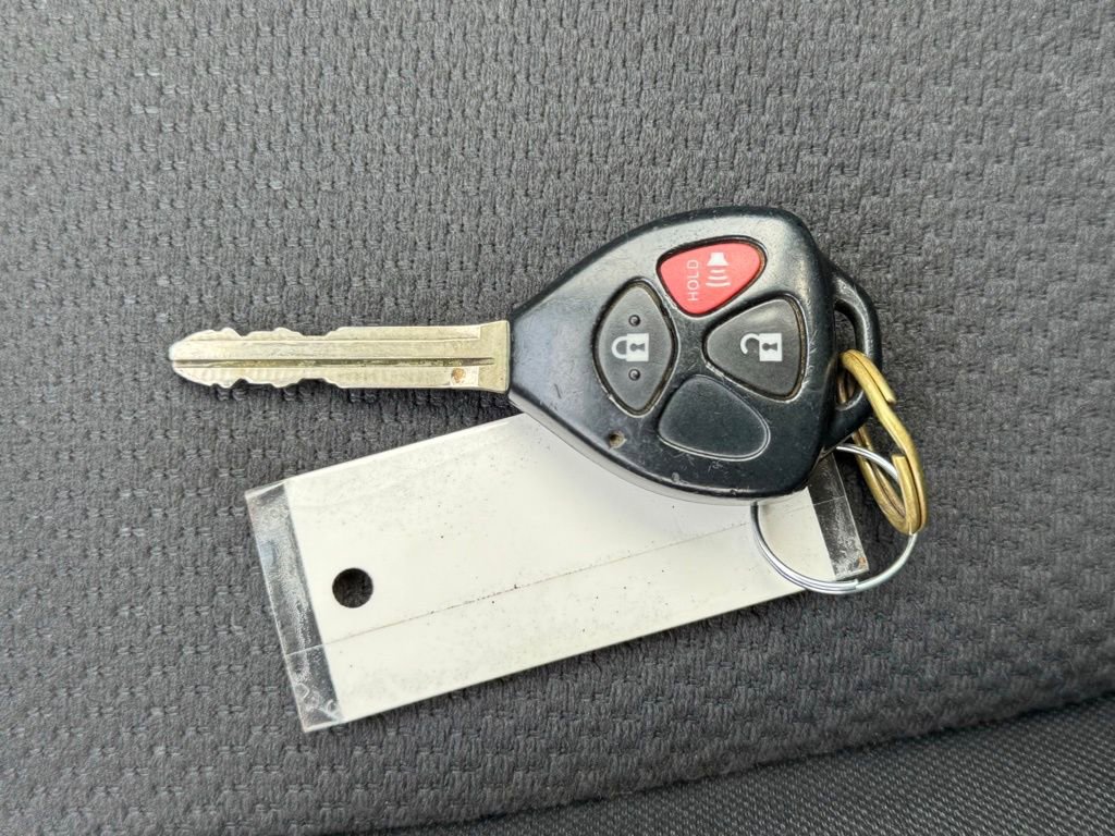 Used 2012 Toyota Yaris LE image 30