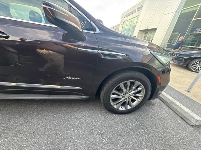 Used 2022 Buick Enclave Avenir w/ Avenir Technology Package AWD/4WD image 28
