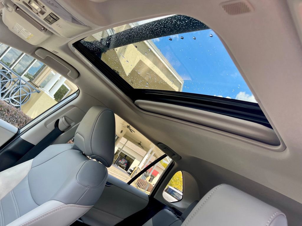 Used 2025 Toyota RAV4 XLE Premium image 17