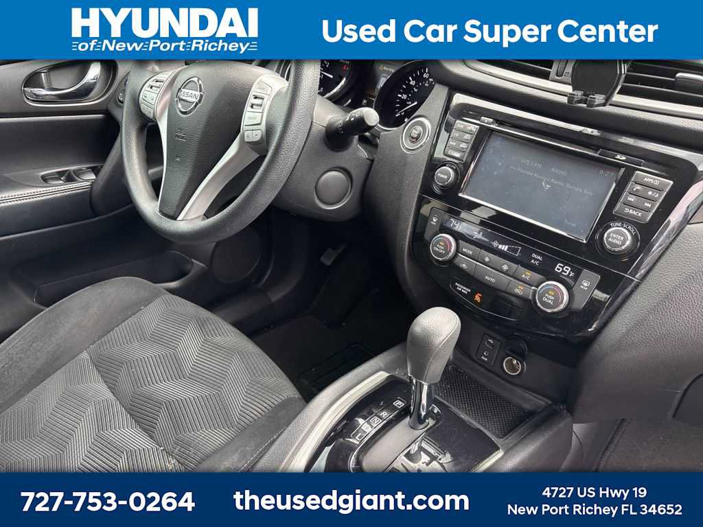 Used 2015 Nissan Rogue SV w/ SV Premium Package image 7