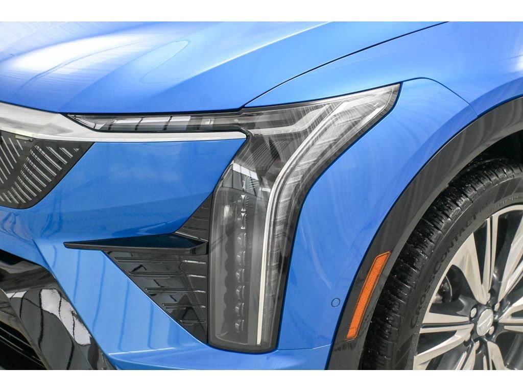 New 2026 Cadillac Optiq Luxury 2 image 10