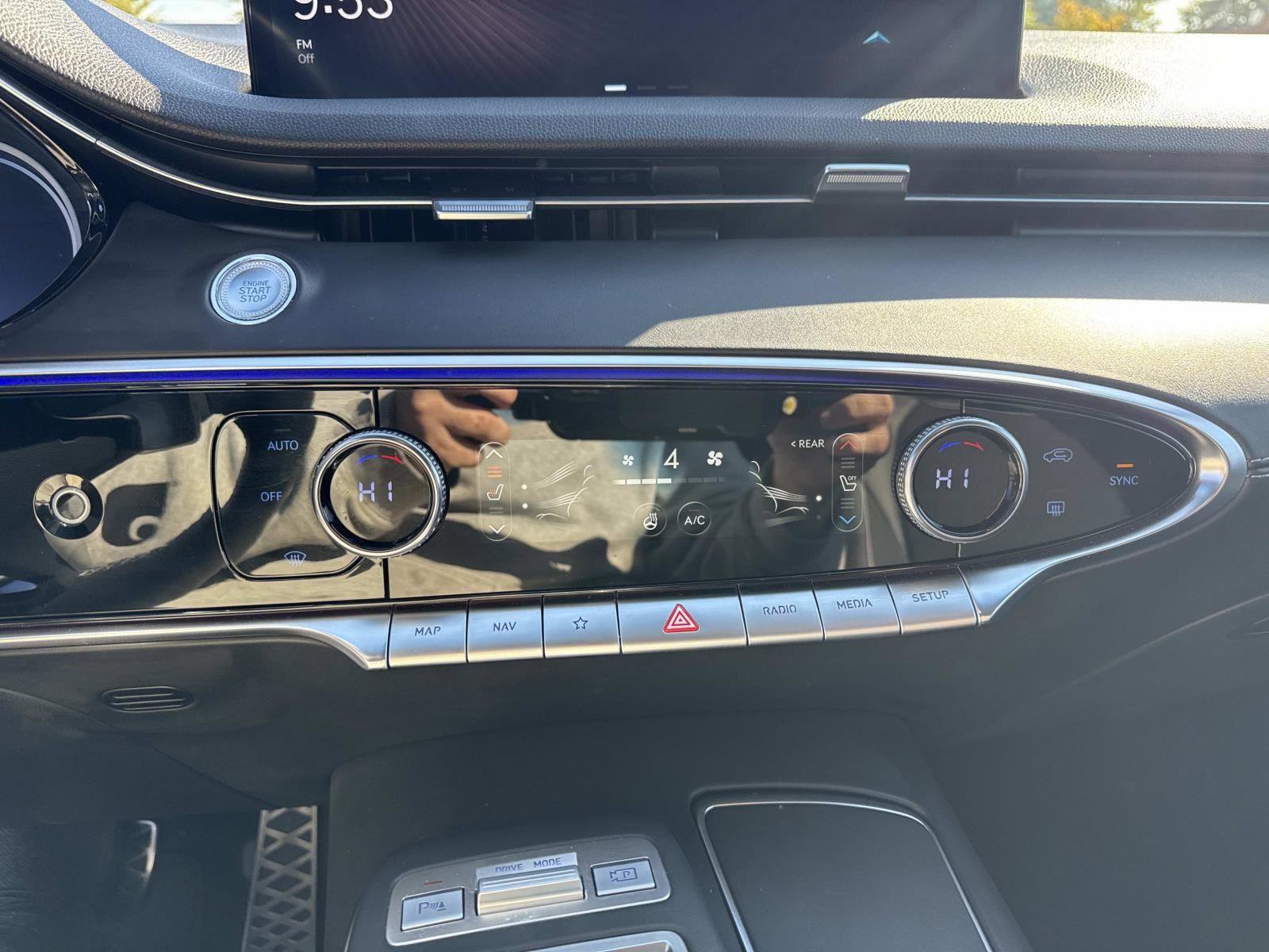 Used 2024 Genesis GV70 3.5T Sport image 27