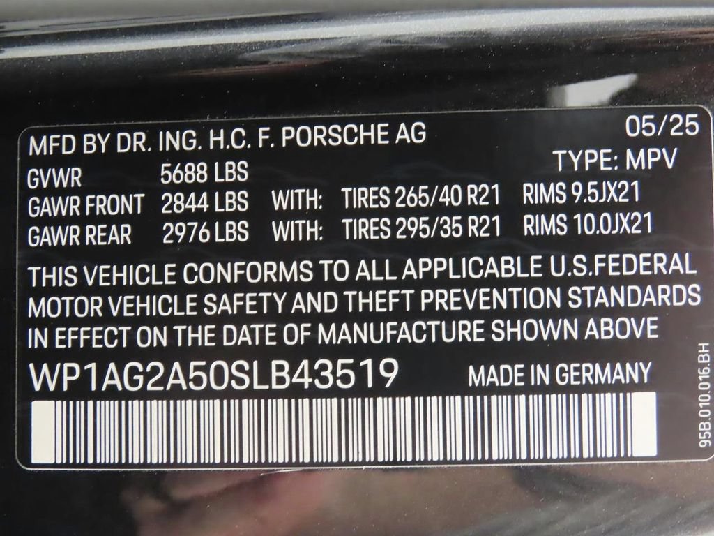 Used 2025 Porsche Macan S AWD/4WD image 33