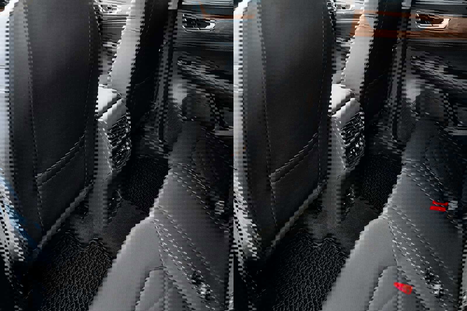 Used 2025 Volkswagen Atlas SE image 38