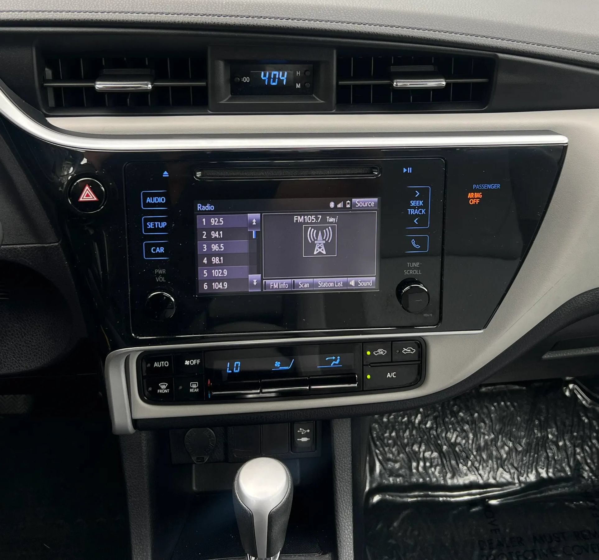 Used 2018 Toyota Corolla LE w/ Body Protection Package FWD image 22