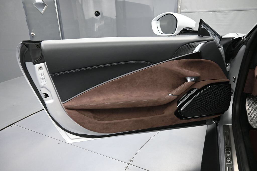 Used 2024 Ferrari Roma RWD image 15