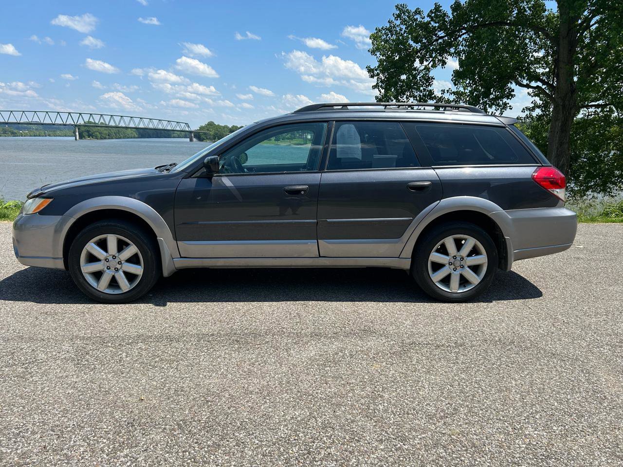 Used 2009 Subaru Outback 2.5i Special Edition AWD/4WD image 2