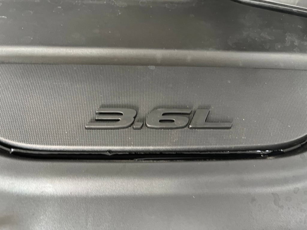 Used 2024 Chrysler Pacifica Touring-L FWD image 10