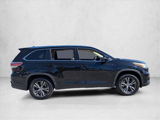 Used 2016 Toyota Highlander XLE image 4