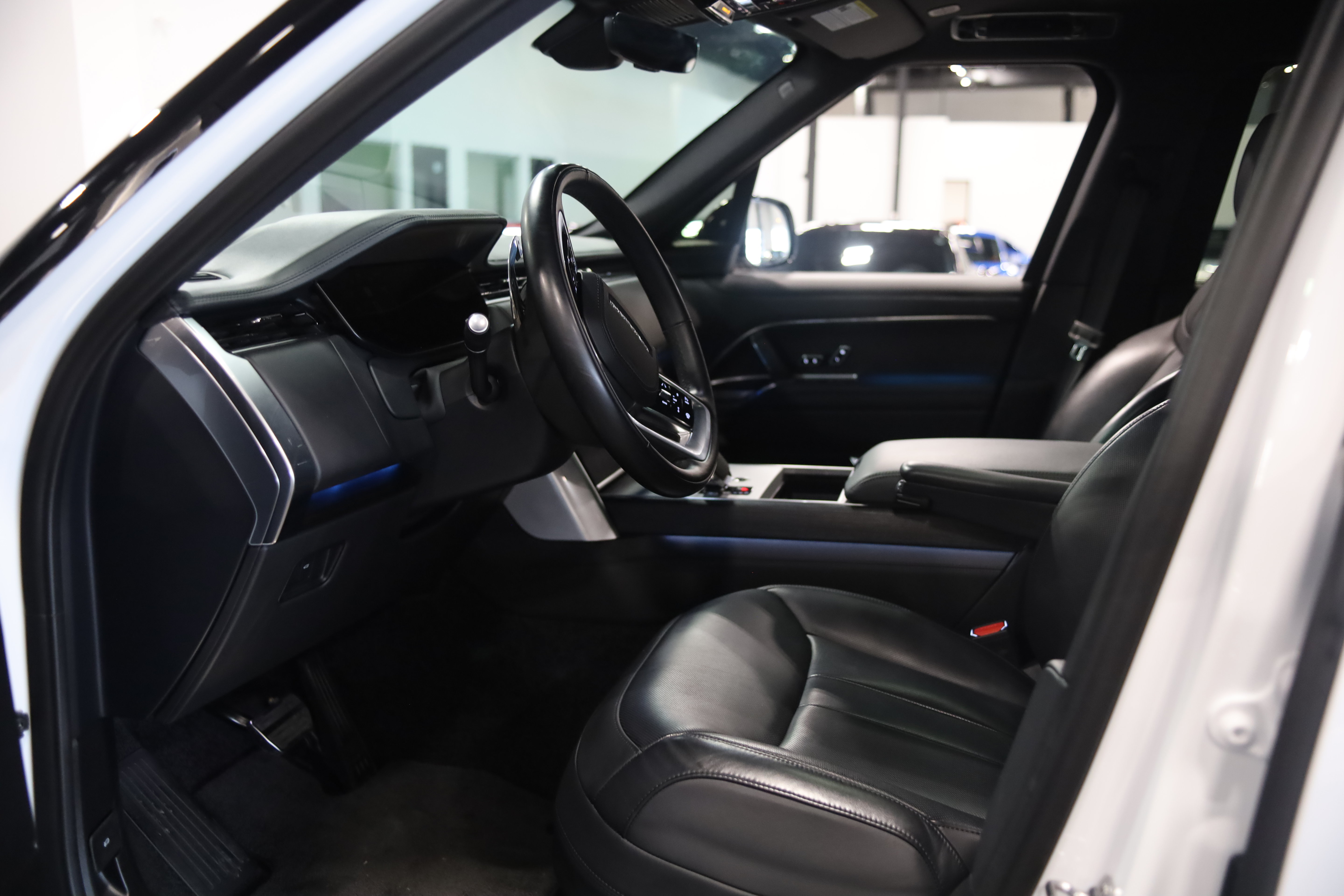 Used 2024 Land Rover Range Rover SE AWD/4WD image 16