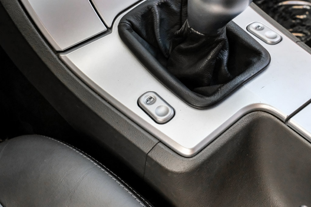 Used 2006 Chrysler Crossfire Limited RWD image 22