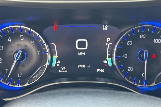 Used 2023 Chrysler Pacifica Touring-L FWD image 28