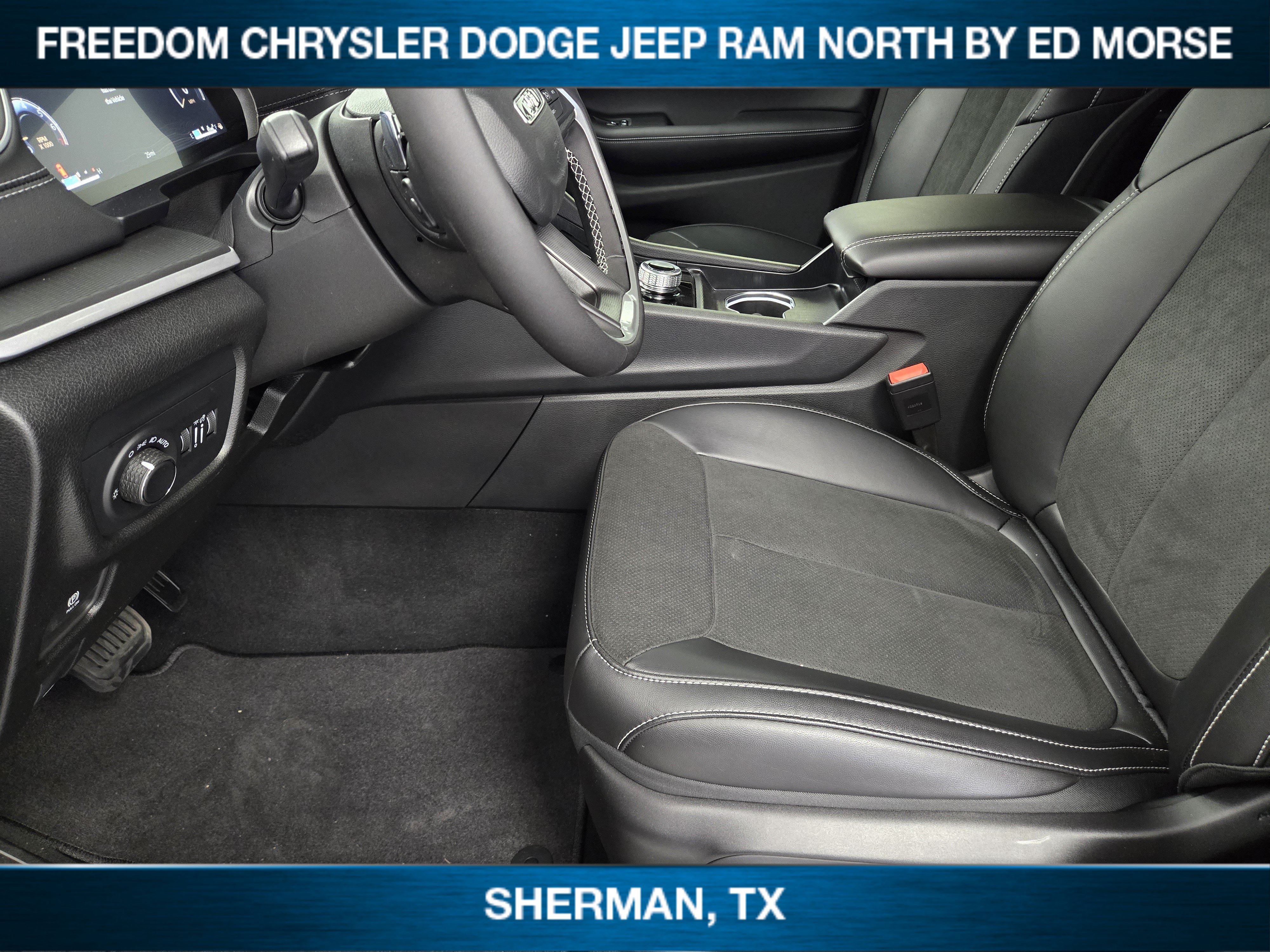 New 2025 Jeep Grand Cherokee Laredo RWD image 8