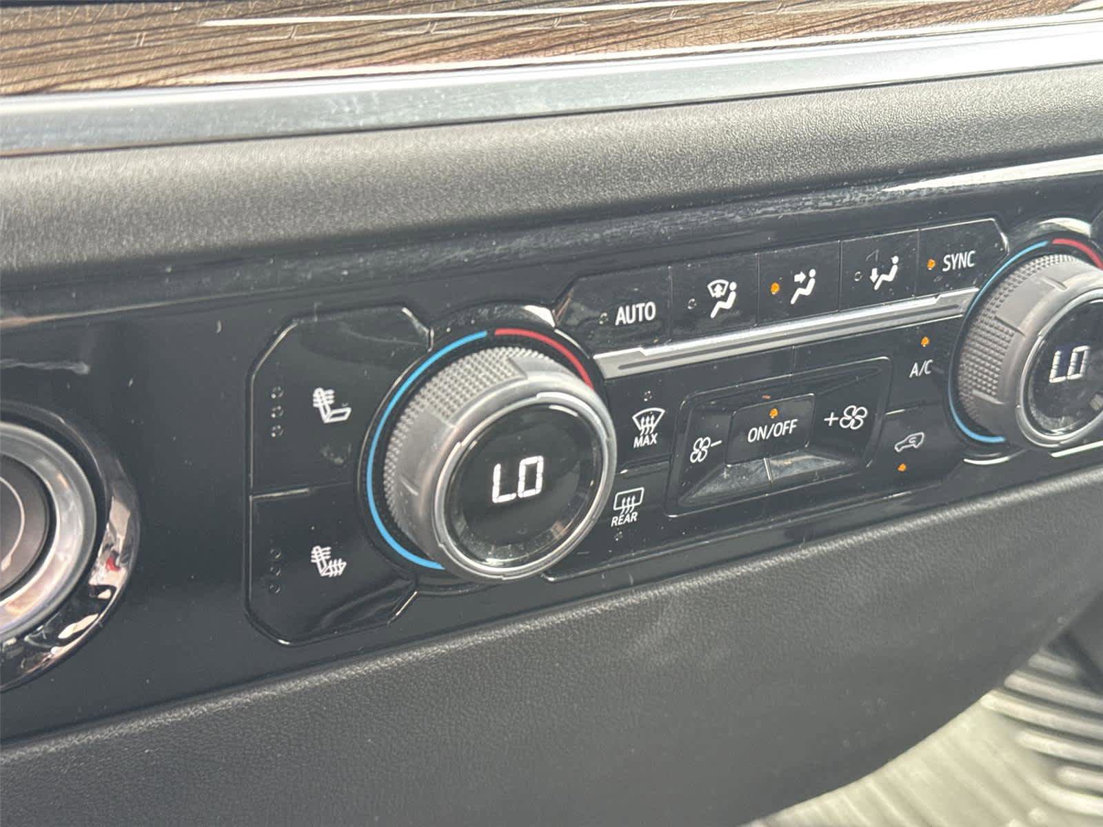 Used 2022 Chevrolet Silverado 1500 LT AWD/4WD image 20