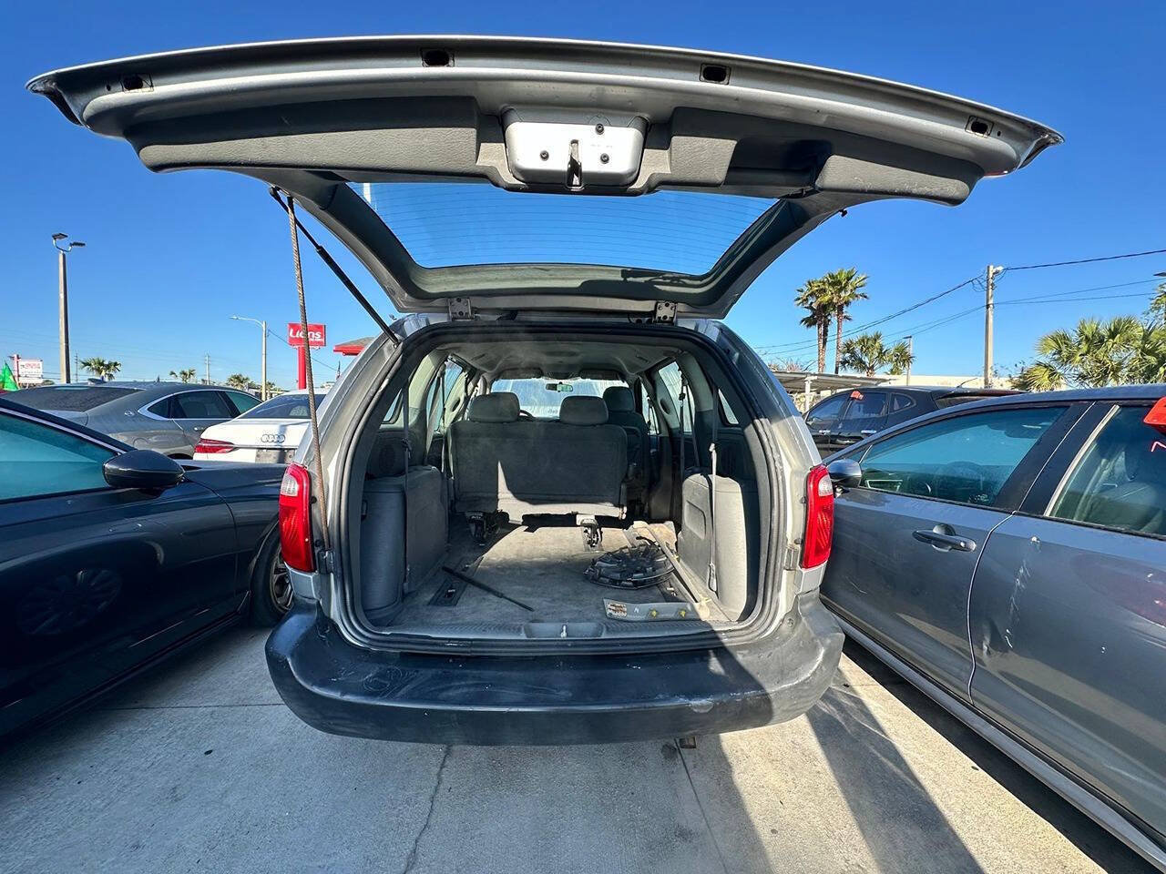 Used 2005 Dodge Caravan SE w/ Popular Equipment Group FWD image 12