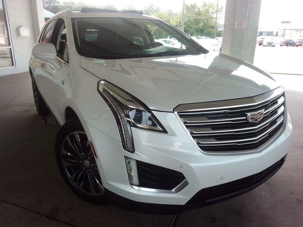 Used 2017 Cadillac XT5 Premium Luxury FWD image 2