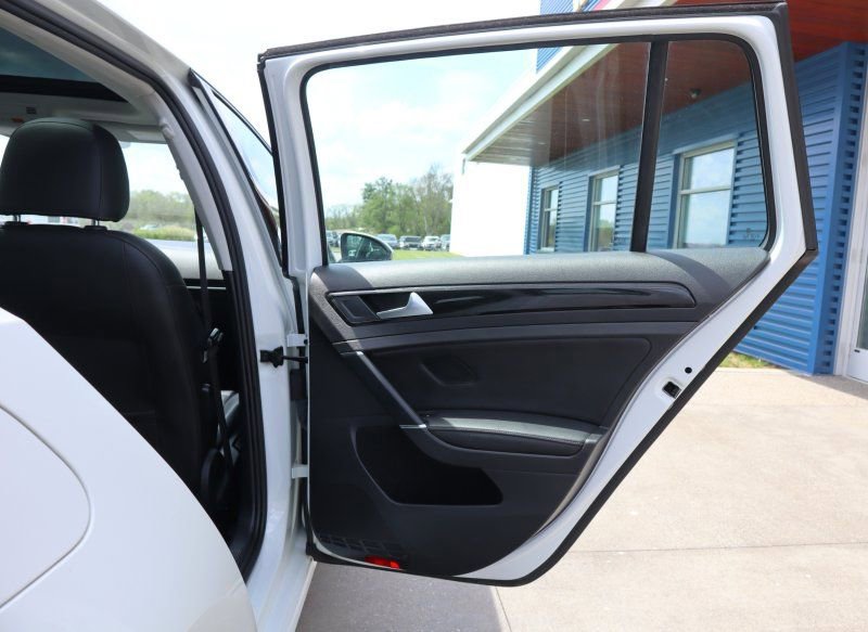Used 2018 Volkswagen Golf SEL image 20