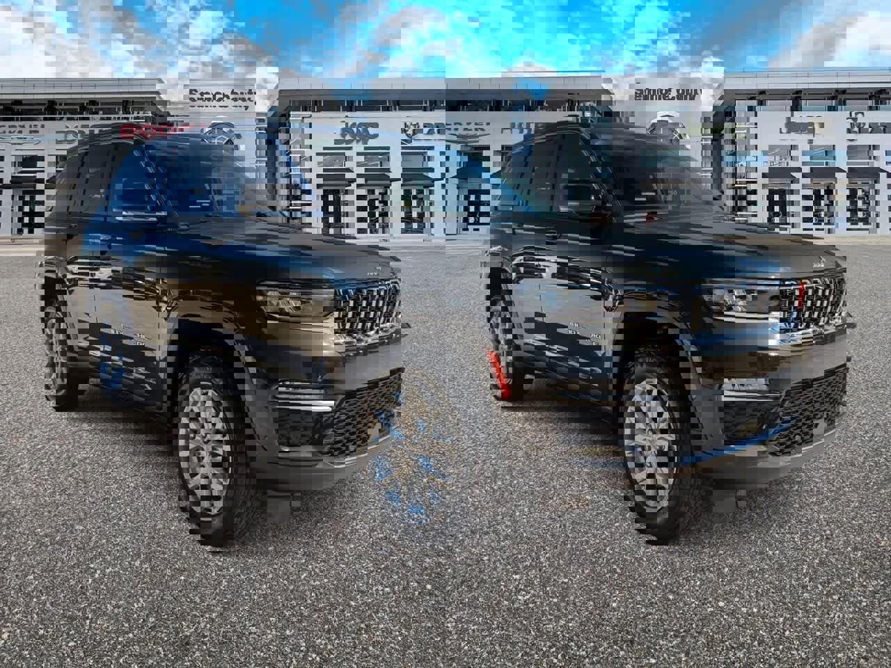 Used 2023 Jeep Grand Cherokee Limited w/ Luxury Tech Group II image 2