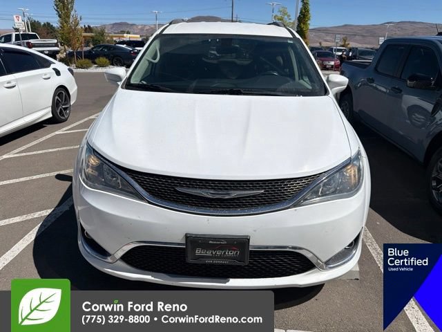 Used 2017 Chrysler Pacifica Touring-L FWD video 2