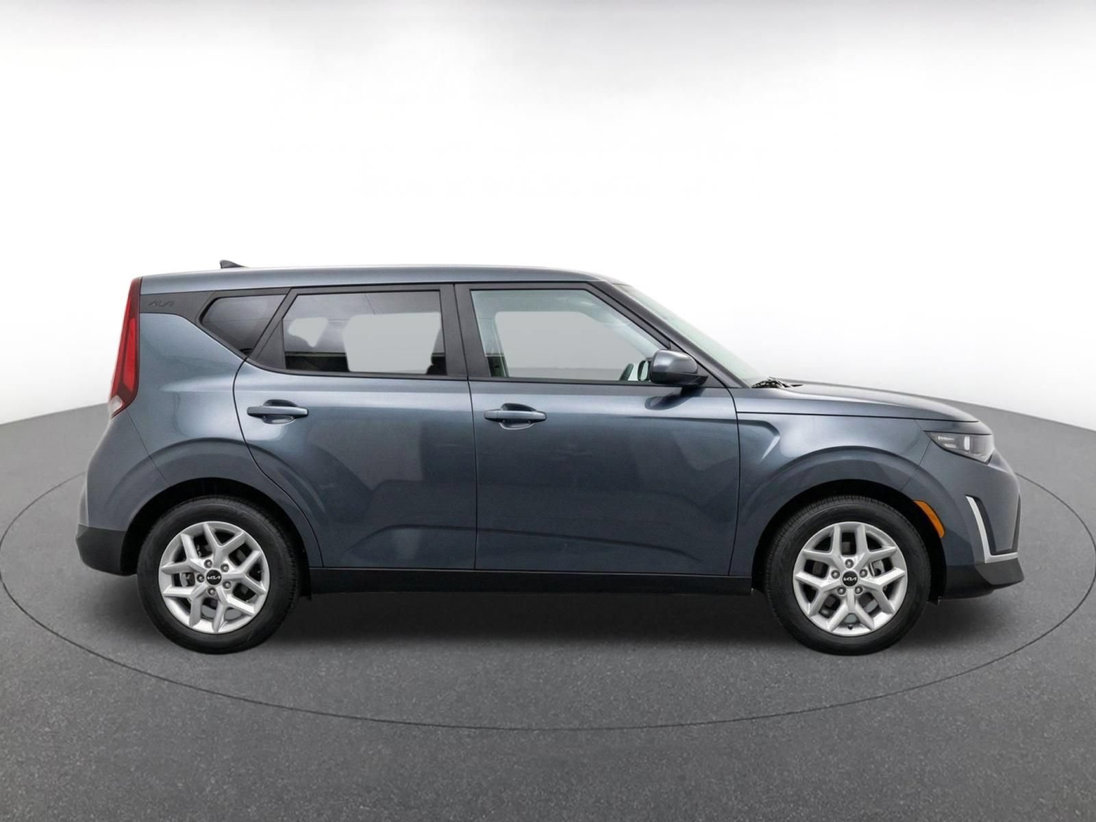 Used 2025 Kia Soul LX w/ LX Technology Package FWD image 8