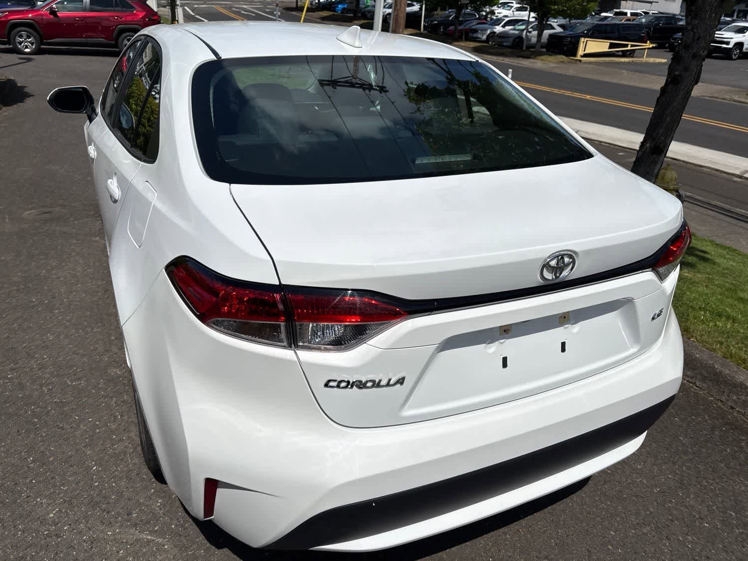 Used 2022 Toyota Corolla LE FWD image 4