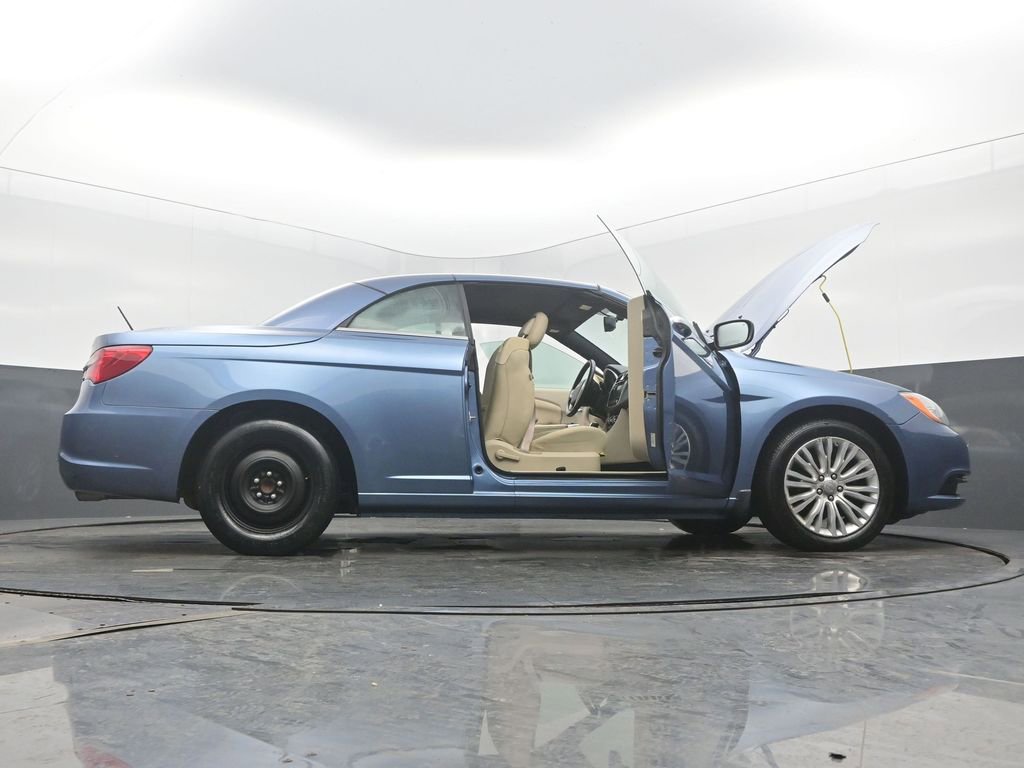 Used 2011 Chrysler 200 Limited image 59