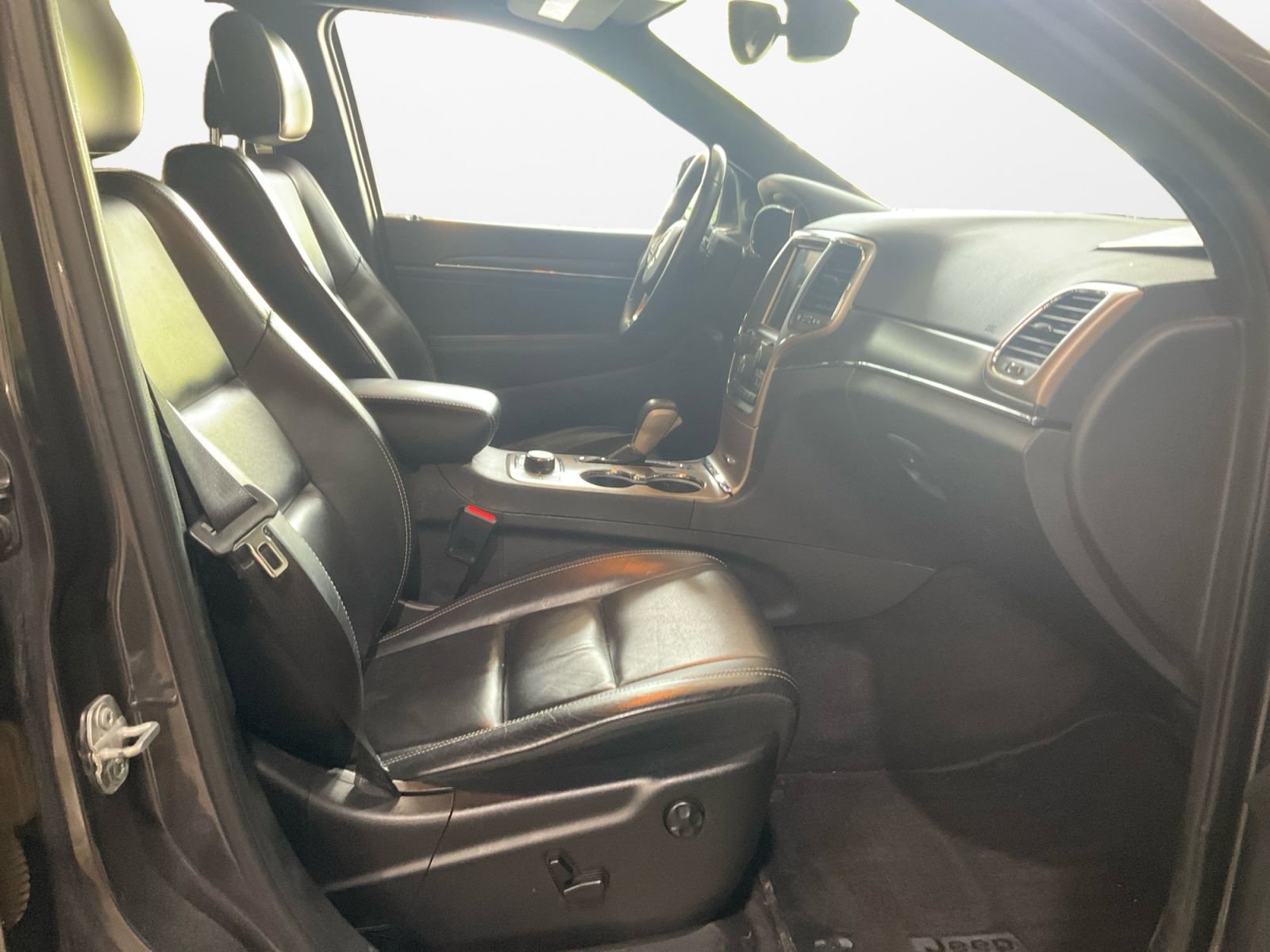 Used 2017 Jeep Grand Cherokee Limited w/ Trailer Tow Group IV AWD/4WD image 15