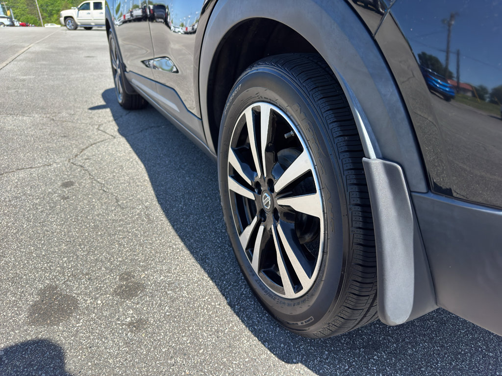 Used 2019 Nissan Kicks SR w/ SR Premium Package FWD image 6