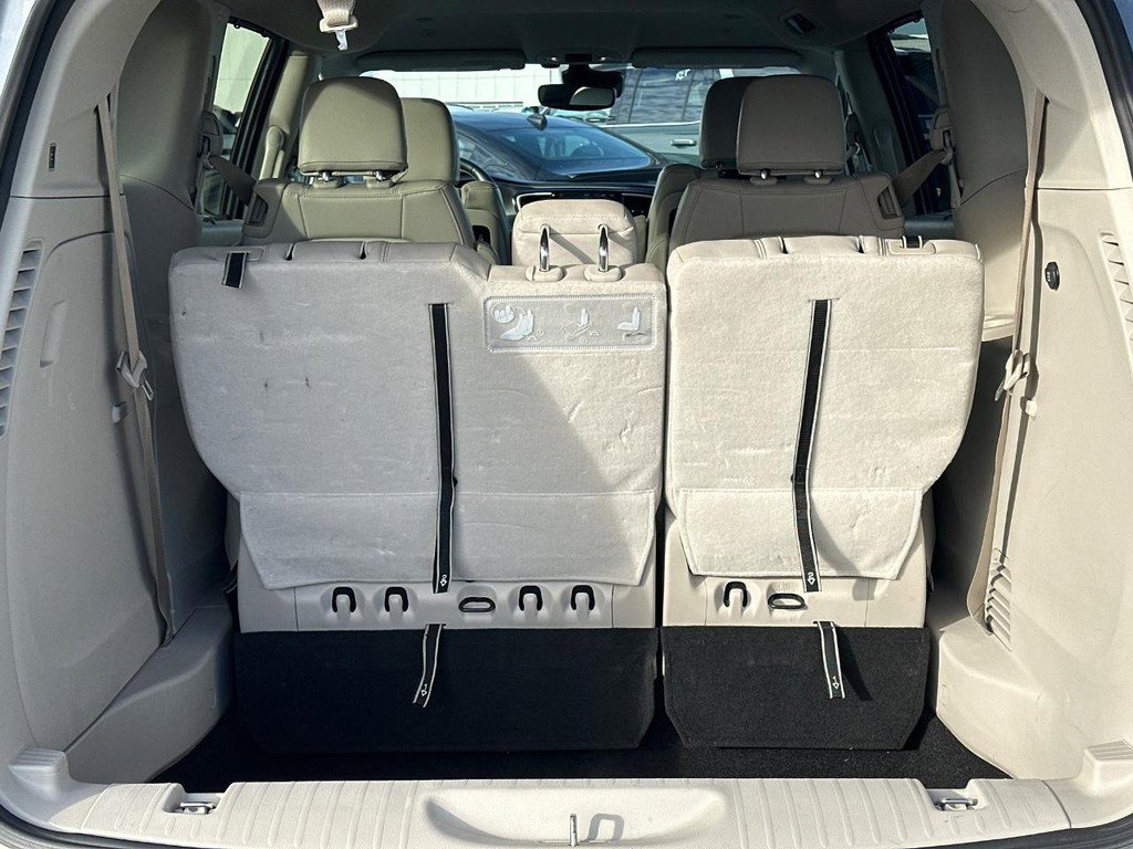 Used 2020 Chrysler Pacifica Touring-L Plus w/ Tire & Wheel Group FWD image 7