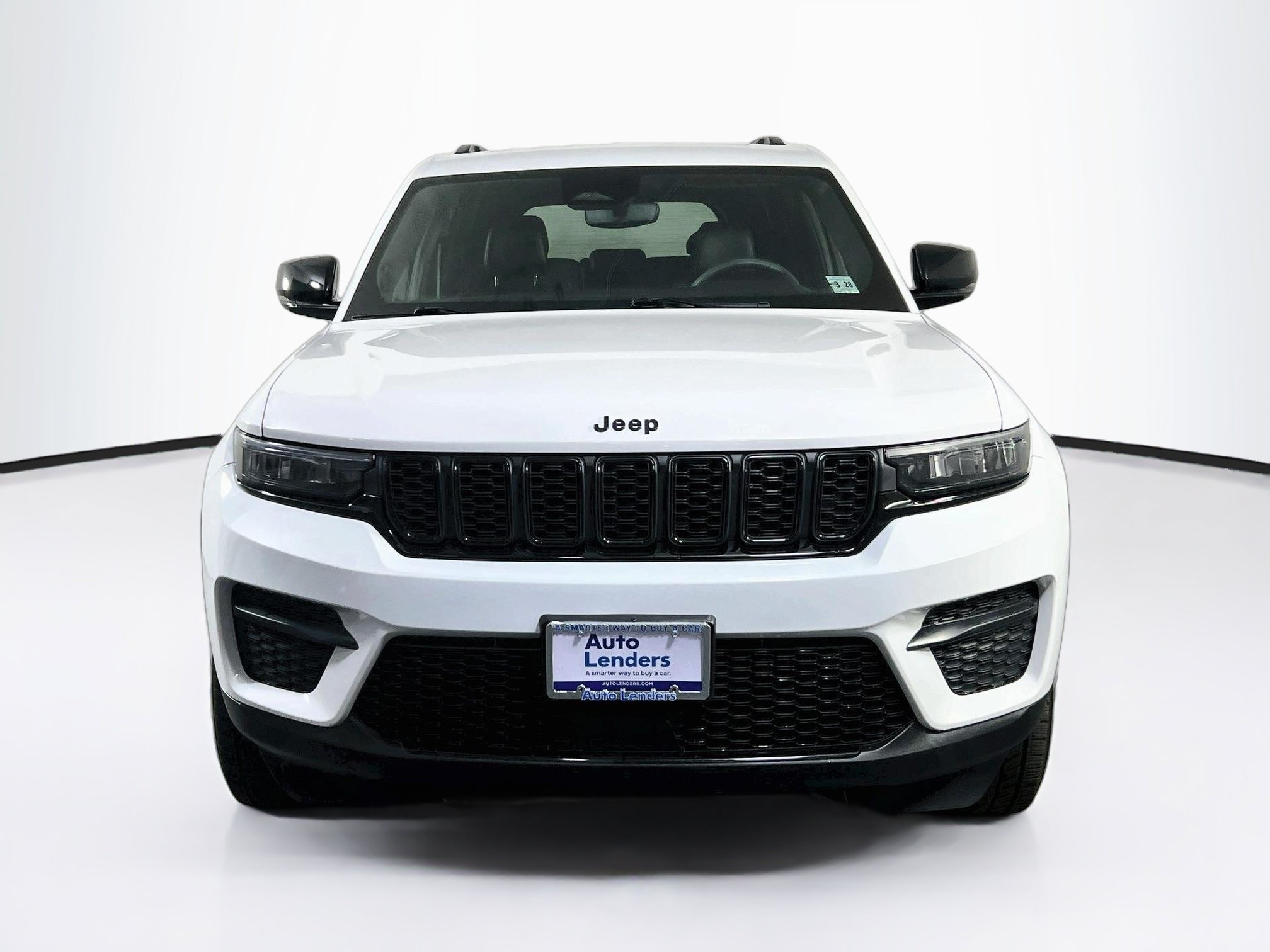 Used 2023 Jeep Grand Cherokee Altitude AWD/4WD image 2