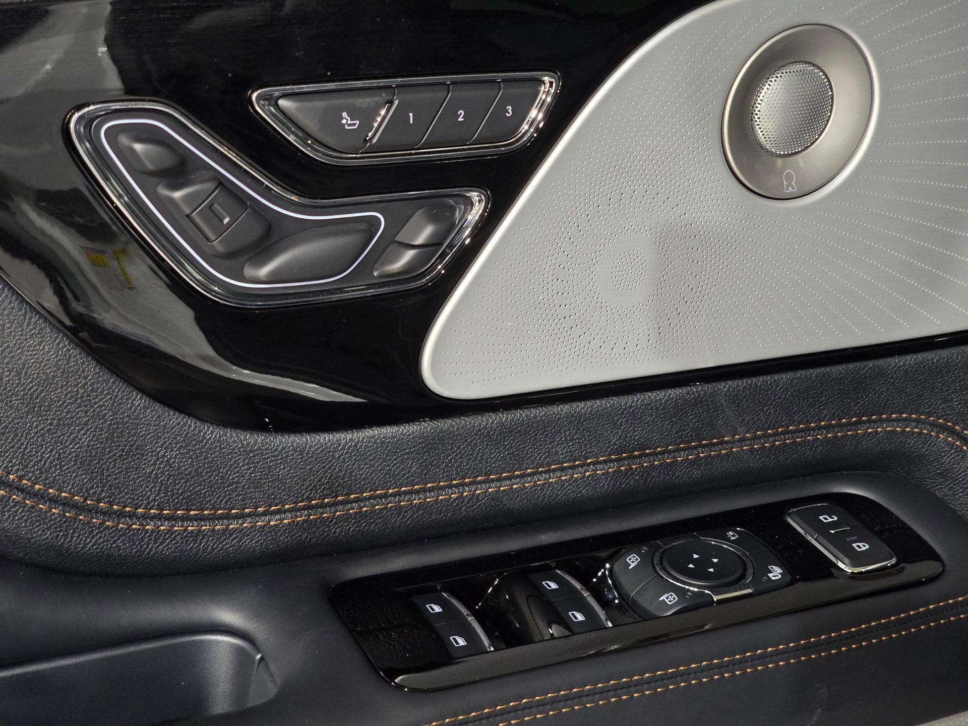 New 2026 Lincoln Aviator Black Label w/ Jet Appearance Package image 17