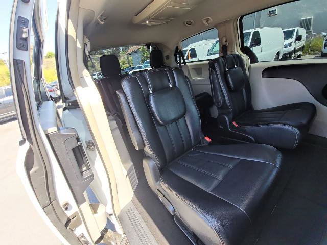 Used 2016 Chrysler Town & Country Touring FWD image 23