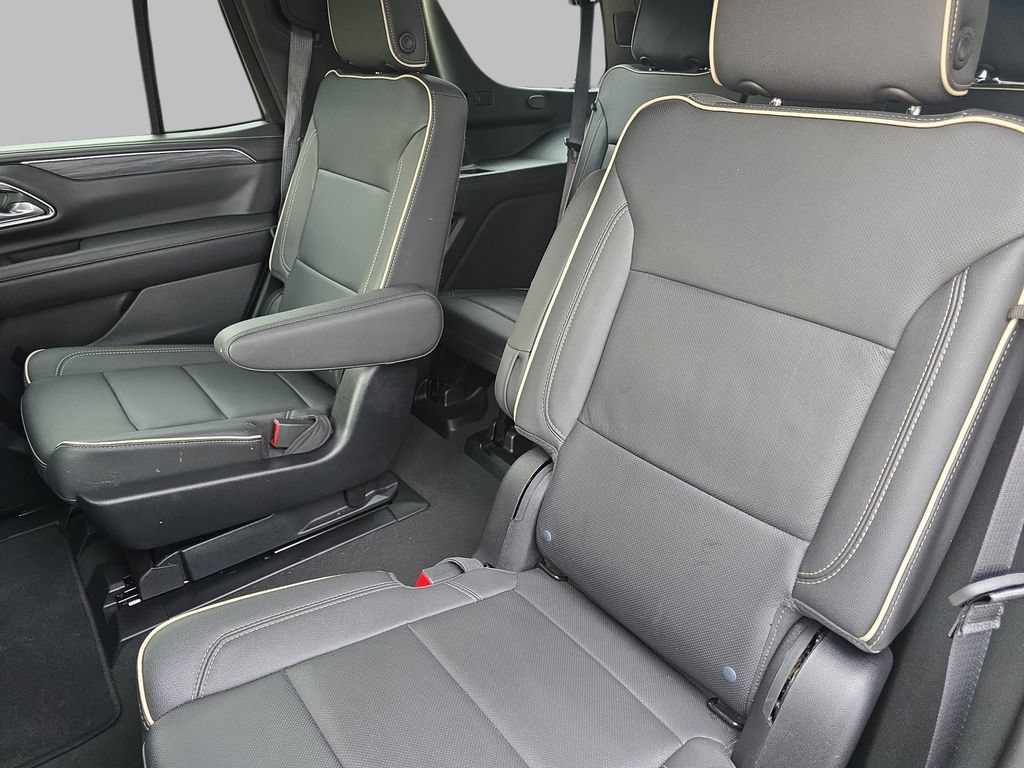 Certified 2024 GMC Yukon SLT w/ SLT Luxury Package AWD/4WD image 15