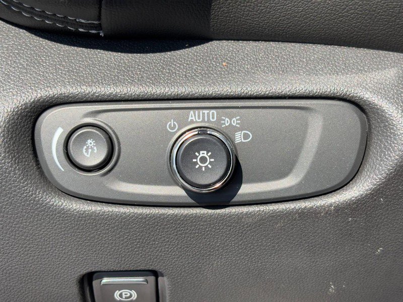 Used 2023 Chevrolet Blazer LT w/ Midnight/Sport Edition image 16