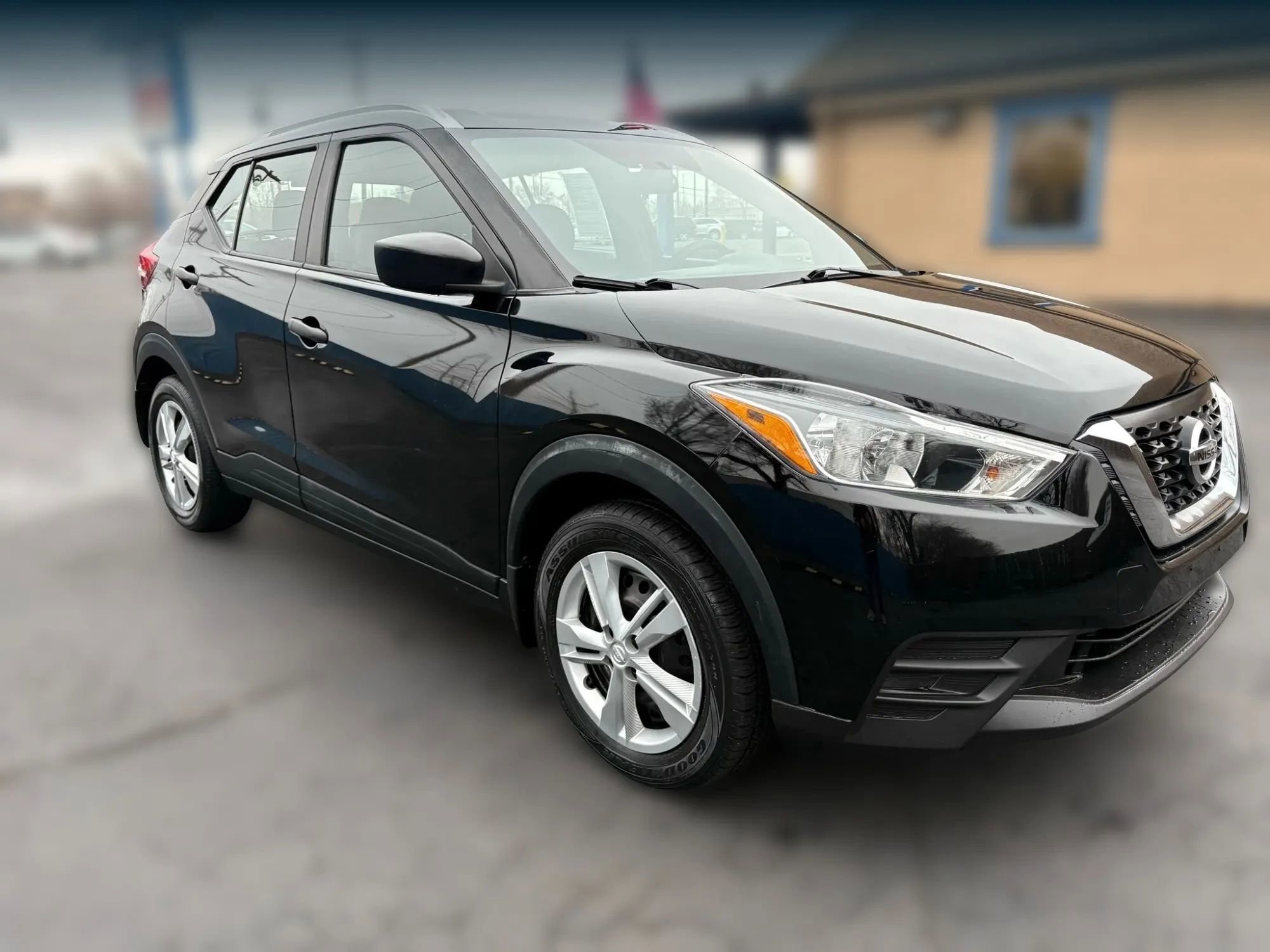 Used 2019 Nissan Kicks S image 9