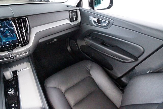 Used 2025 Volvo XC60 B5 Plus image 7
