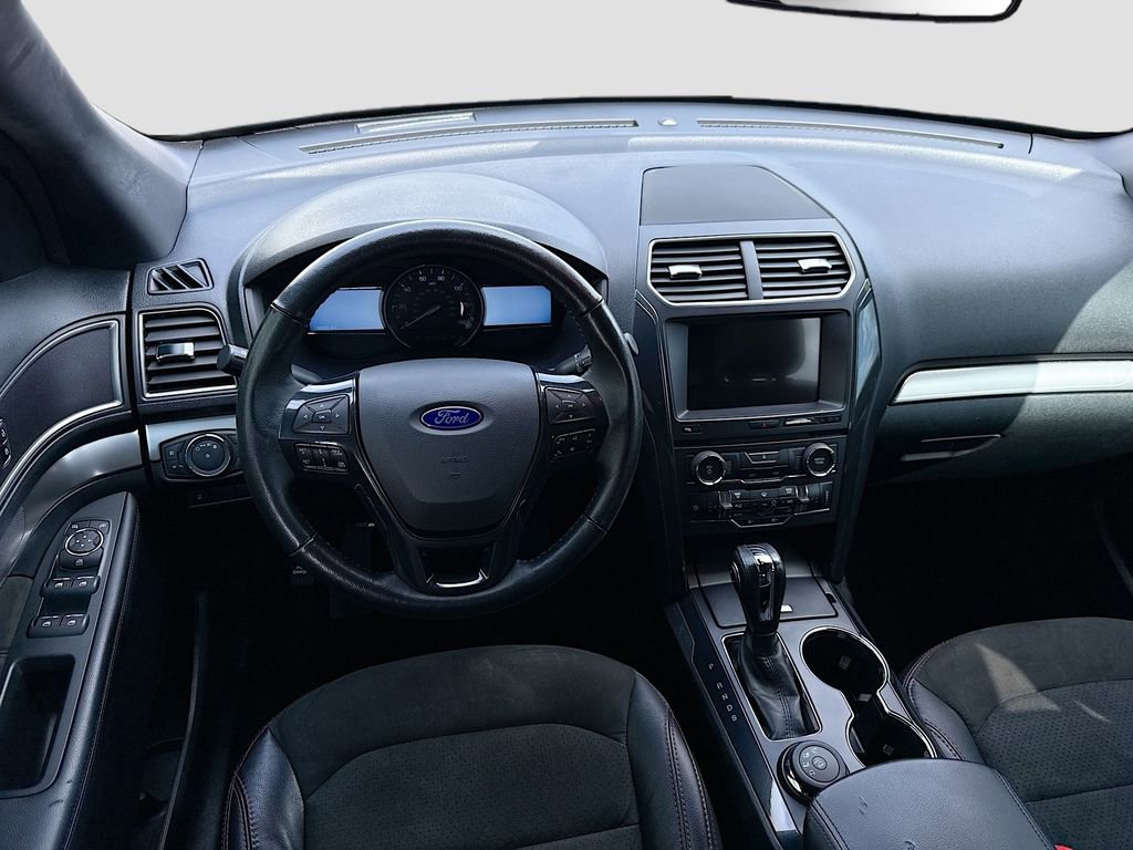 Used 2018 Ford Explorer XLT w/ Equipment Group 202A image 22