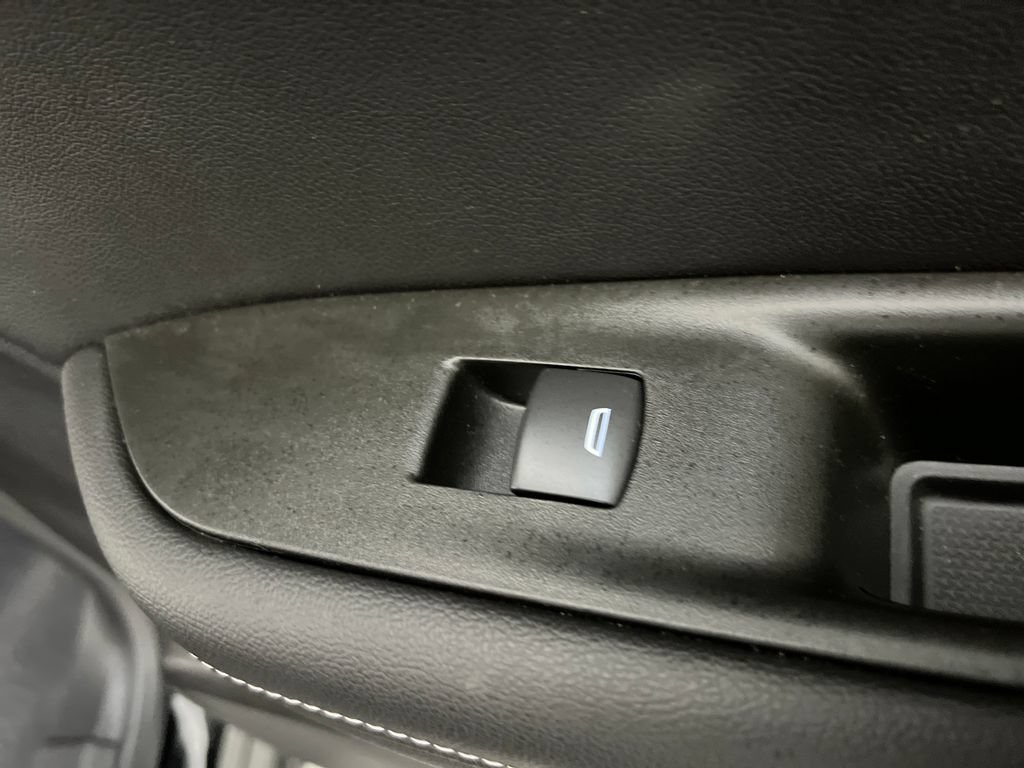 Used 2025 Chevrolet Blazer LT FWD image 25